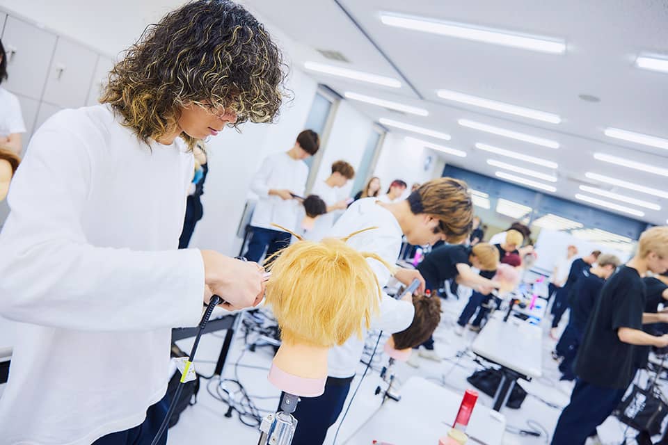 関西美容専門学校公式HP